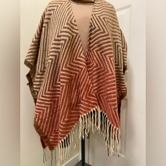 Chevron pattern Poncho Cape - Picture 2 of 7